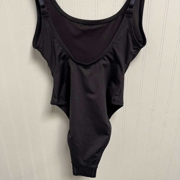 Skims Recycled Swim Scoop Neck Onepiece - Picture 5 of 8